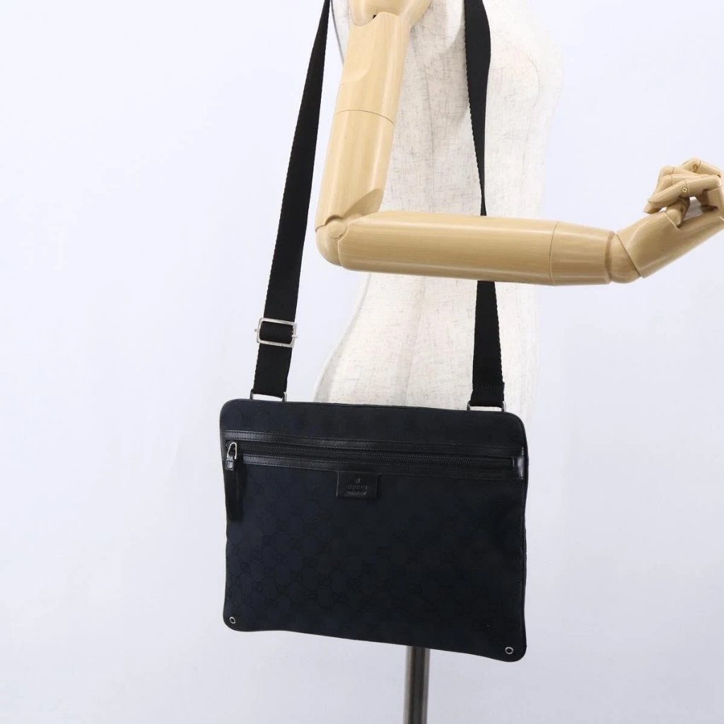 Gucci Gg Canvas Shoulder Bag Black Silver 90476 Auth Am9461